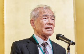 村野選考委員長画像